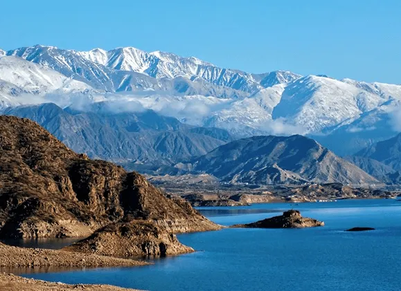 Vista de la ruta de Alta Montaña en Mendoza.