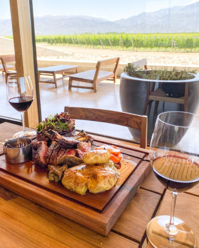 Bodegas en Mendoza para almorzar precios y mejores opciones 2026